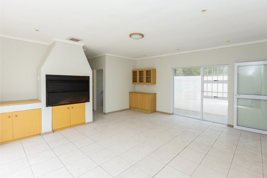 4 Bedroom Property for Sale in Middedorp Western Cape